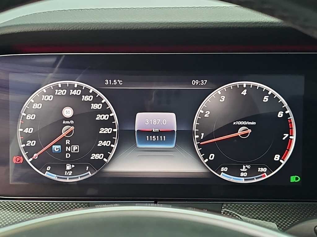 벤츠 E 클래스 E-클래스 W213 E300 4MATIC AMG LINE 이미지 6