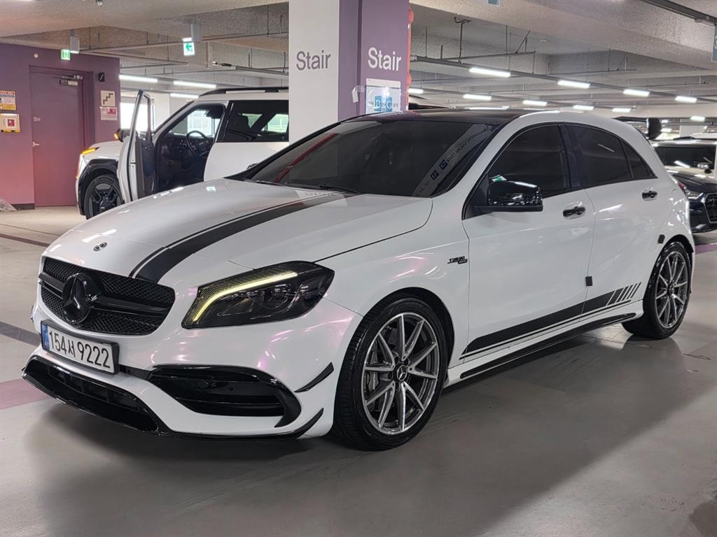 벤츠 A 클래스 A클래스 W176 A45 AMG 4MATIC 이미지 2