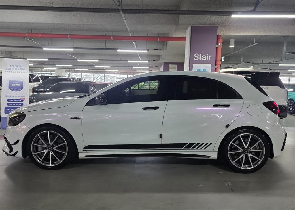 벤츠 A 클래스 A클래스 W176 A45 AMG 4MATIC 이미지 4