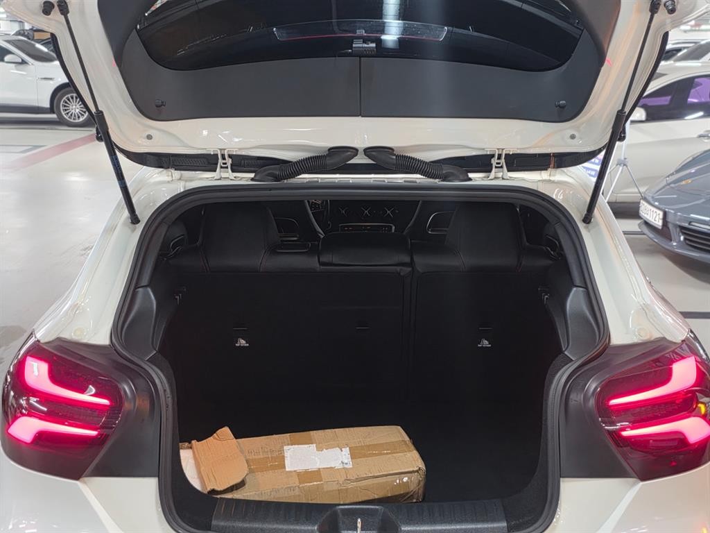 벤츠 A 클래스 A클래스 W176 A45 AMG 4MATIC 이미지 7