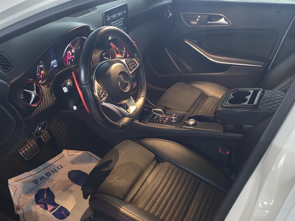 벤츠 A 클래스 A클래스 W176 A45 AMG 4MATIC 이미지 8