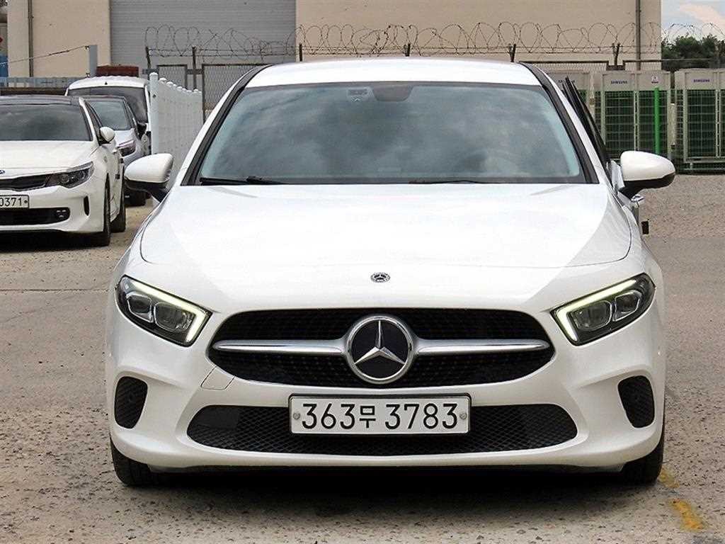 벤츠 A 클래스 A클래스 W177 A220 해치백 이미지 1