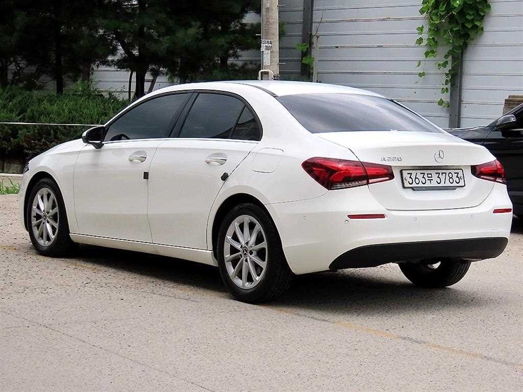 벤츠 A 클래스 A클래스 W177 A220 해치백 이미지 3