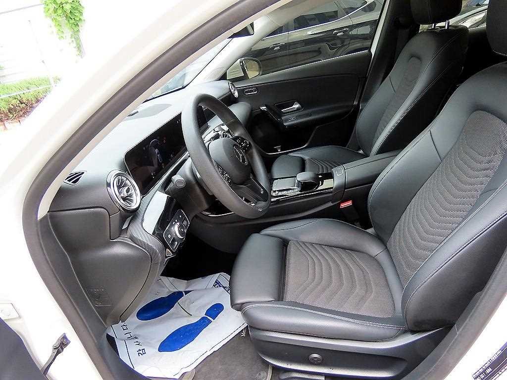벤츠 A 클래스 A클래스 W177 A220 해치백 이미지 5