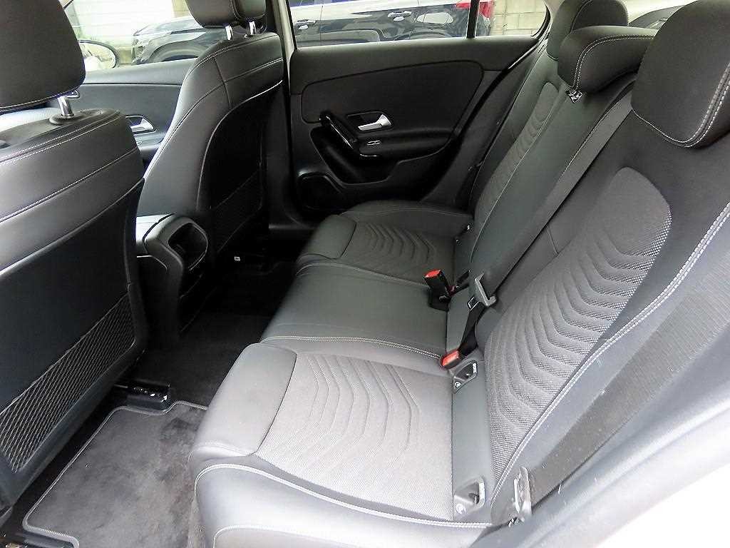 벤츠 A 클래스 A클래스 W177 A220 해치백 이미지 6