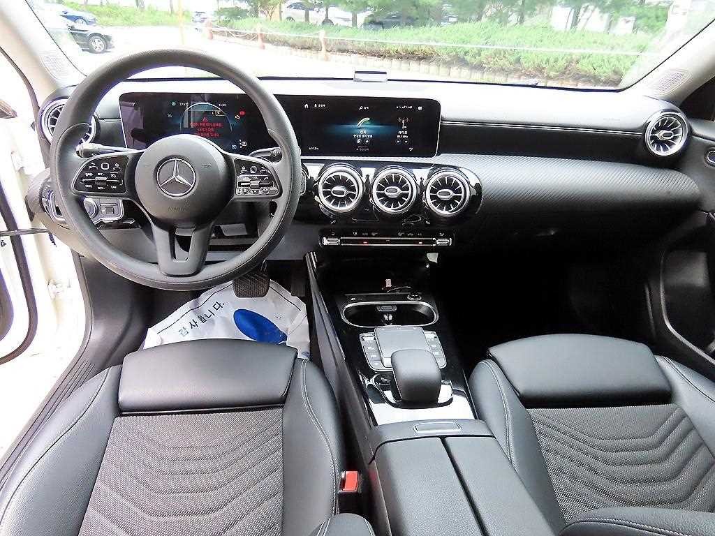 벤츠 A 클래스 A클래스 W177 A220 해치백 이미지 7