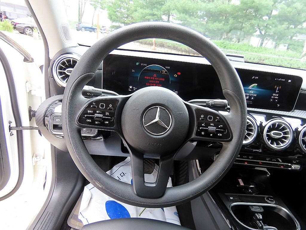 벤츠 A 클래스 A클래스 W177 A220 해치백 이미지 8