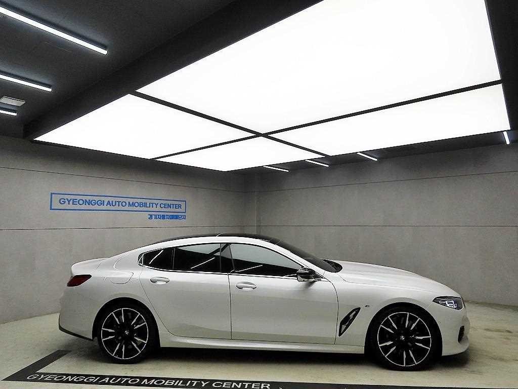 BMW 8시리즈 8시리즈 (G15) M850i xDrive 그란 쿠페 이미지 2