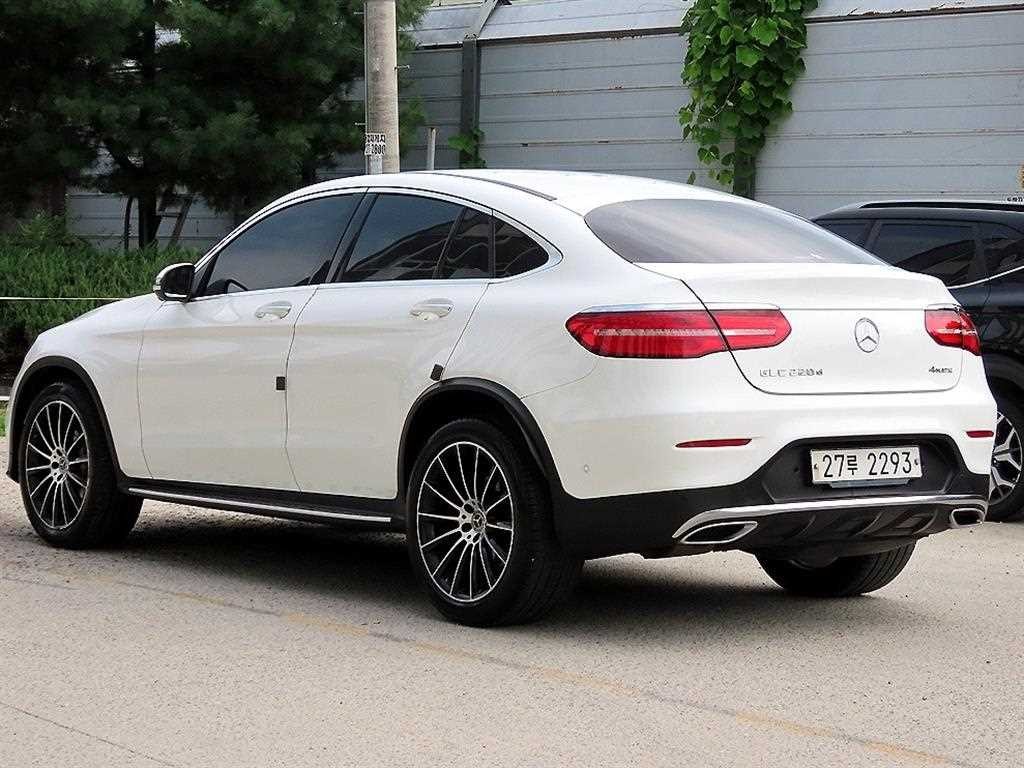 벤츠 GLC 클래스 GLC클래스 X253 GLC 220 d 4MATIC 프리미엄 쿠페 이미지 3