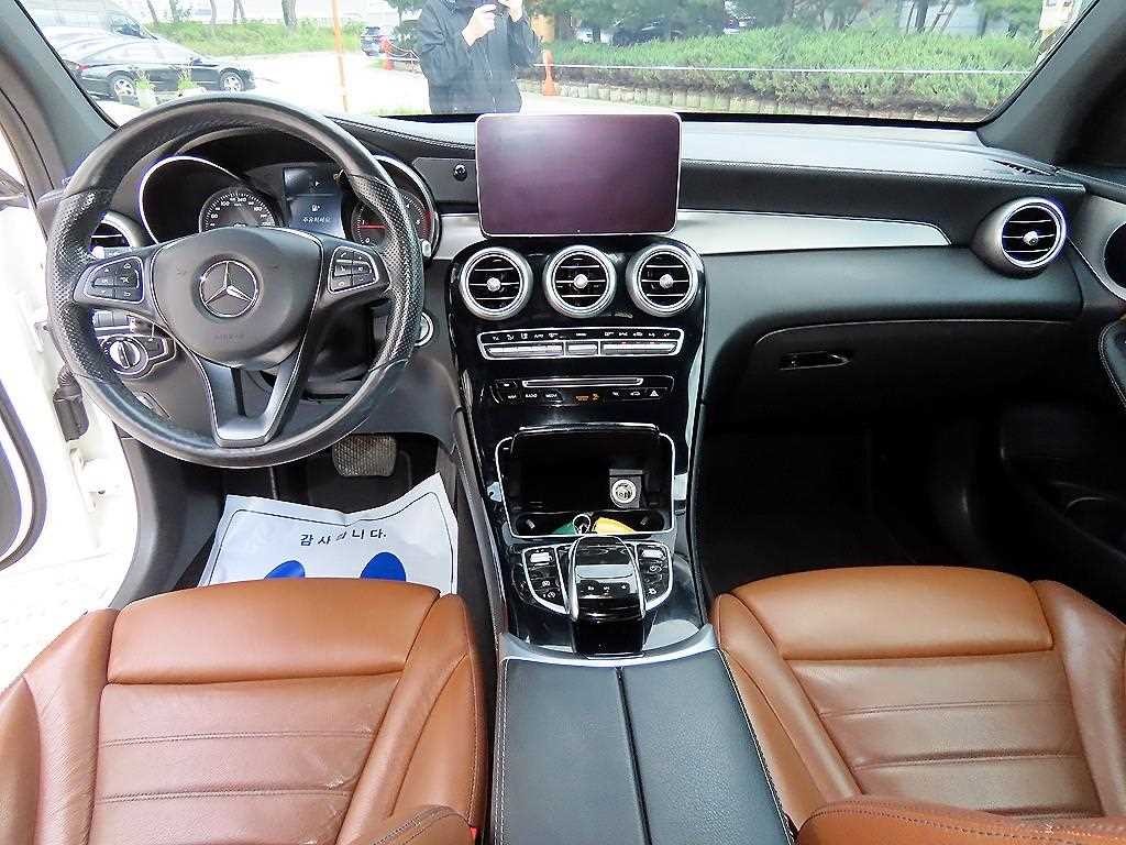 벤츠 GLC 클래스 GLC클래스 X253 GLC 220 d 4MATIC 프리미엄 쿠페 이미지 7