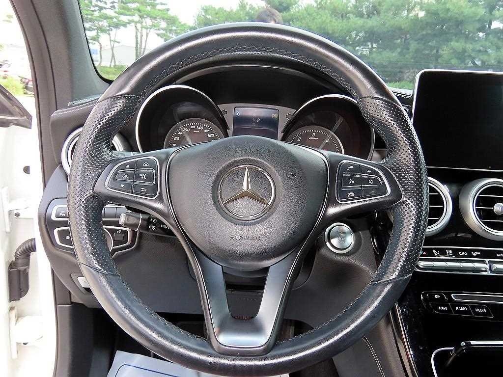 벤츠 GLC 클래스 GLC클래스 X253 GLC 220 d 4MATIC 프리미엄 쿠페 이미지 8