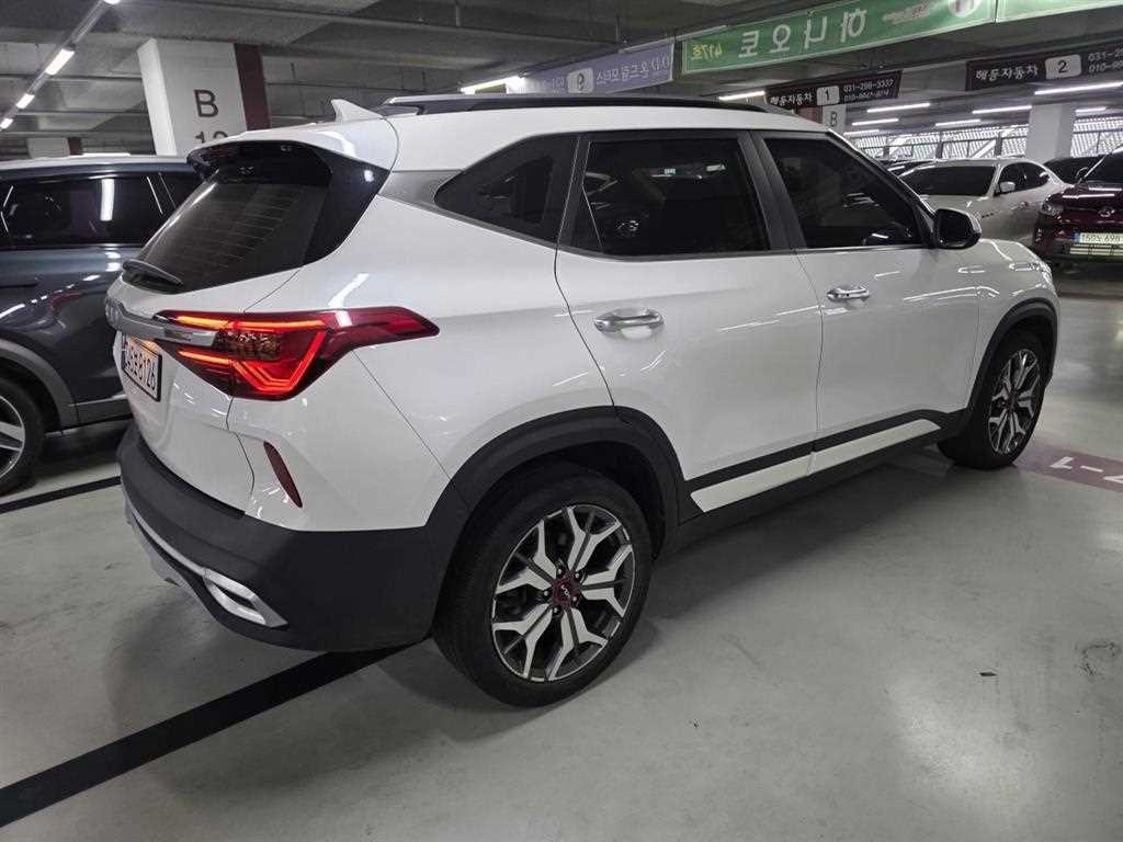기아 셀토스 가솔린 1.6 터보 2WD 시그니처 이미지 3