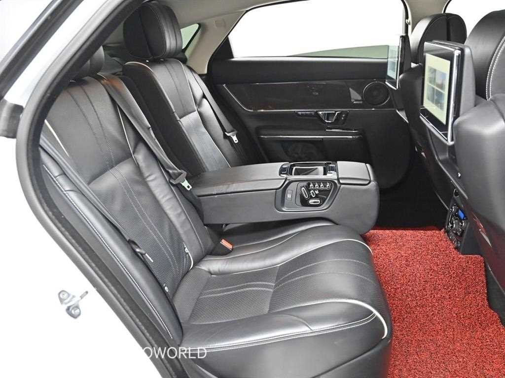 재규어 XJ XJ (X351) 3.0D 프리미엄 럭셔리 LWB 이미지 12