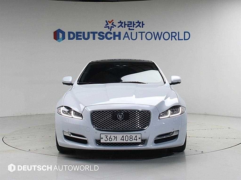 재규어 XJ XJ (X351) 3.0D 프리미엄 럭셔리 LWB 이미지 3