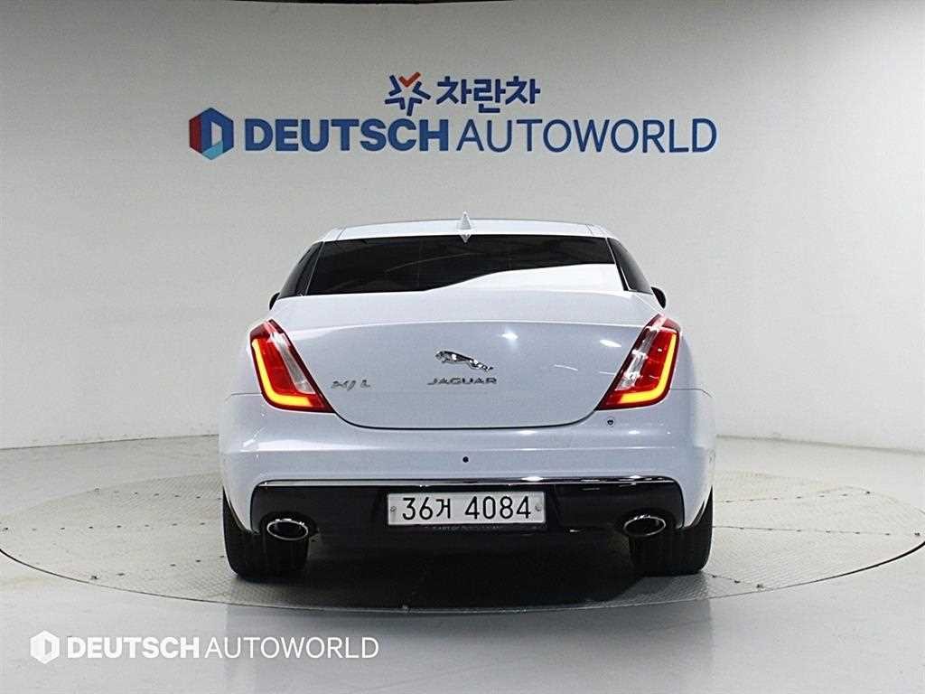재규어 XJ XJ (X351) 3.0D 프리미엄 럭셔리 LWB 이미지 4