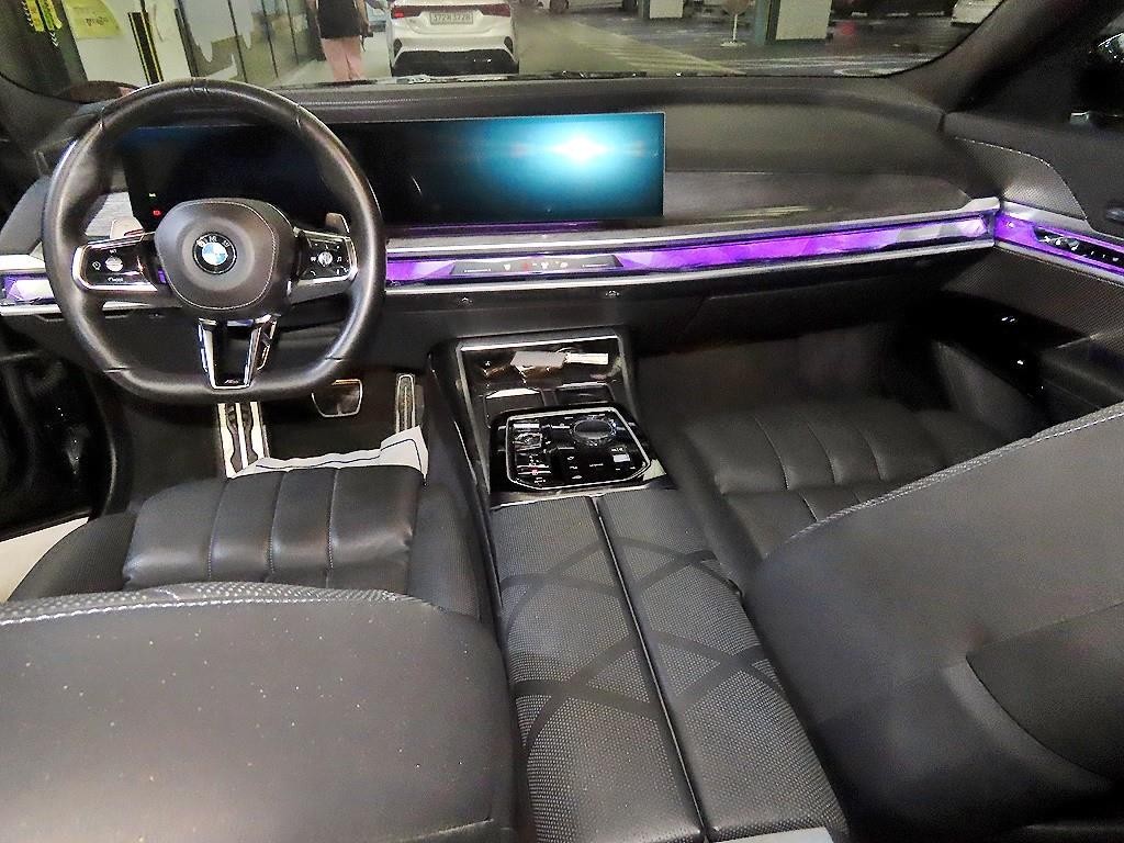 BMW 7시리즈 7시리즈 (G70) 740d xDrive M 스포츠 이미지 10