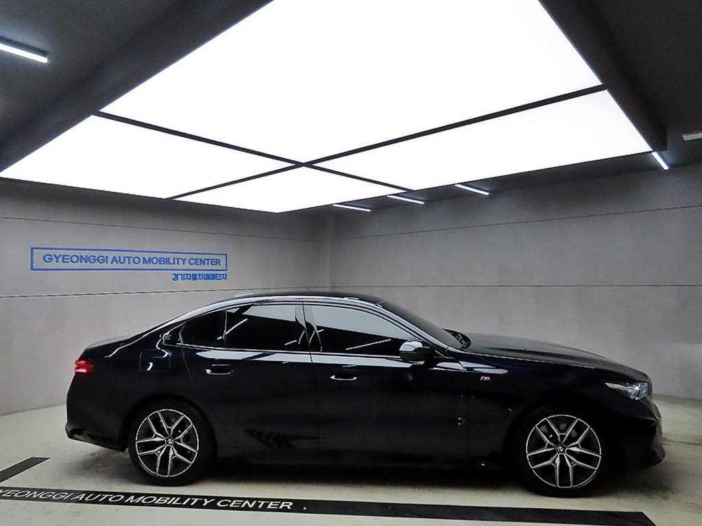 BMW 5시리즈 5시리즈 (G60) 520i M 스포츠 이미지 2