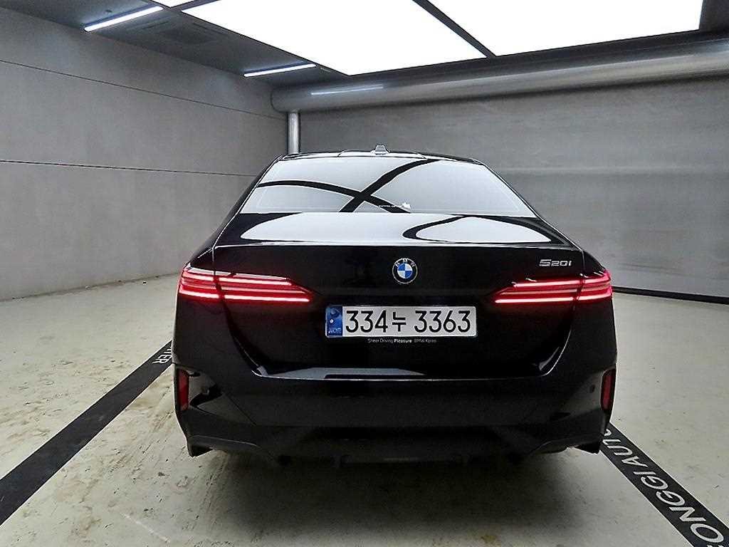 BMW 5시리즈 5시리즈 (G60) 520i M 스포츠 이미지 3