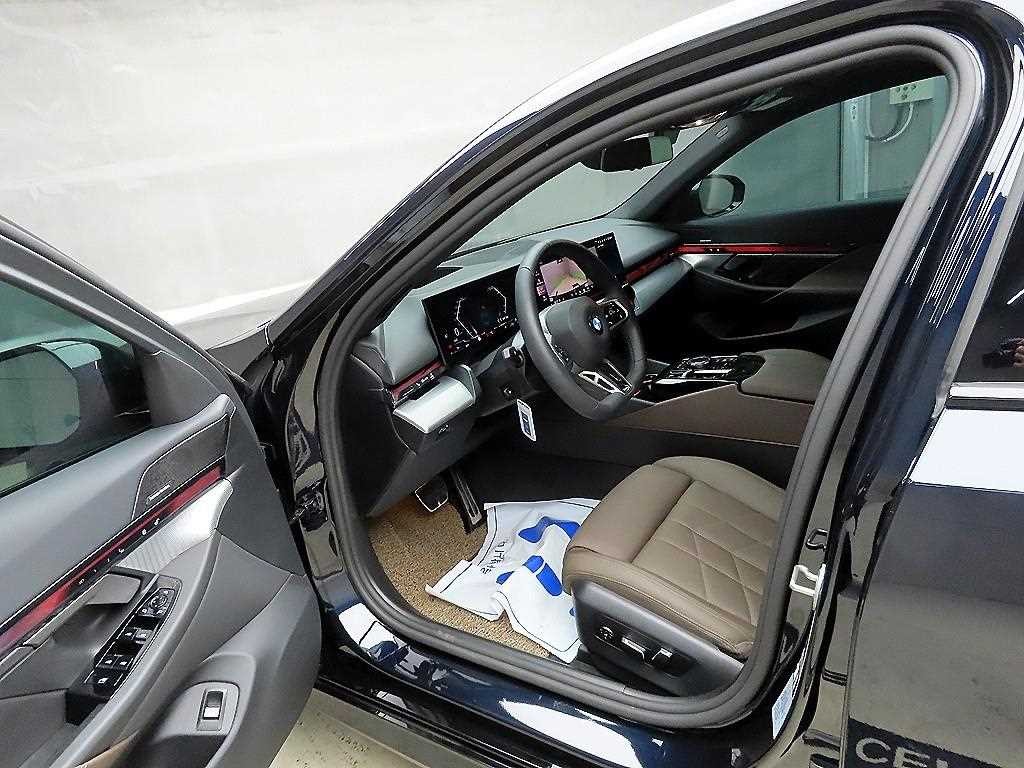 BMW 5시리즈 5시리즈 (G60) 520i M 스포츠 이미지 5