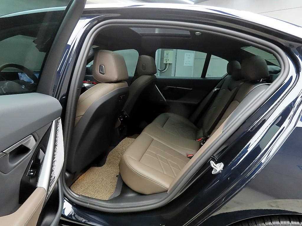 BMW 5시리즈 5시리즈 (G60) 520i M 스포츠 이미지 6