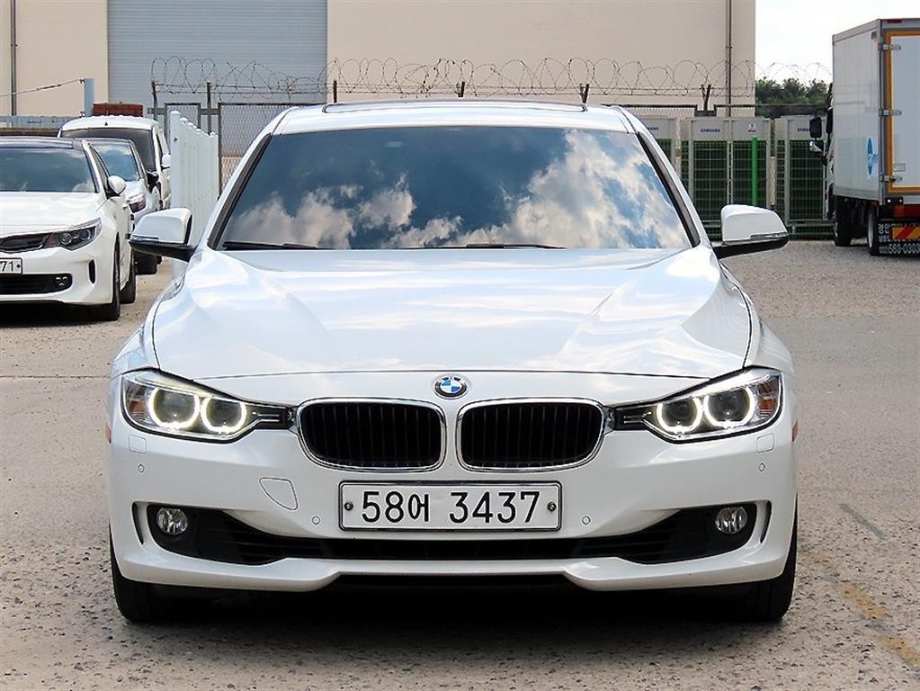 BMW 3시리즈 3시리즈 (F30) 320i 이미지 1