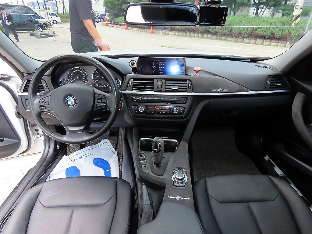 BMW 3시리즈 3시리즈 (F30) 320i 이미지 7