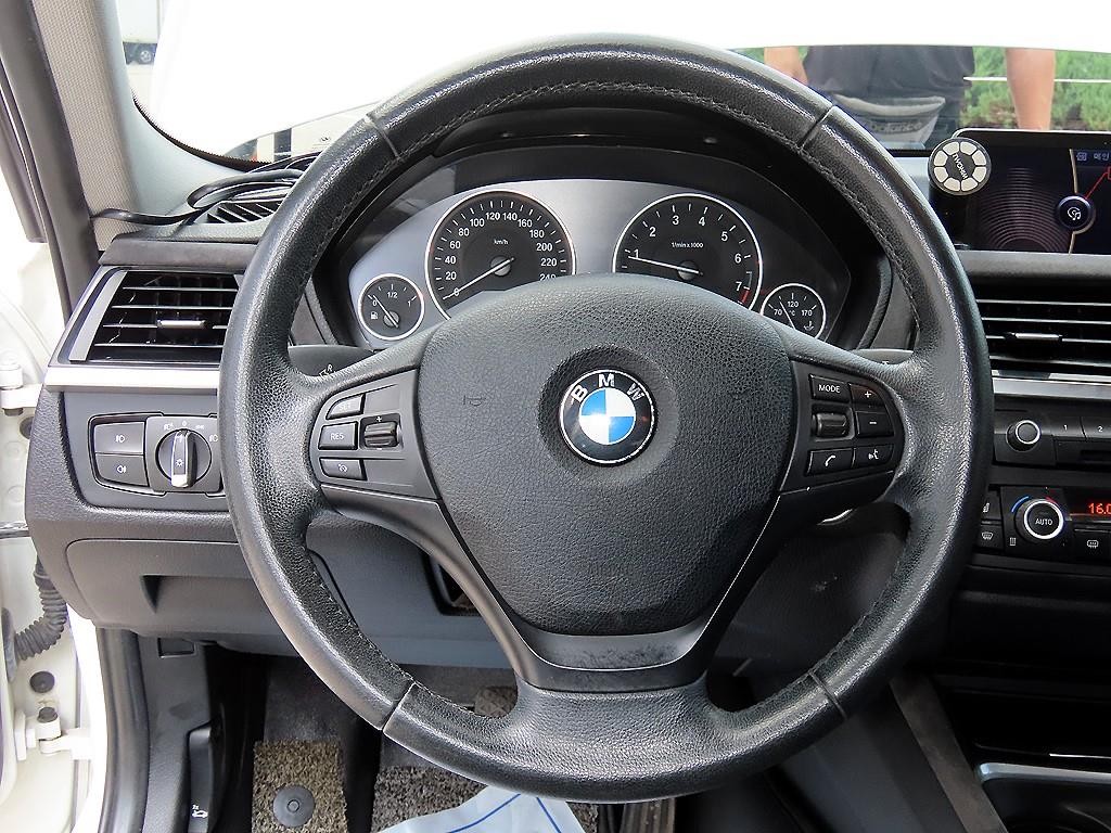 BMW 3시리즈 3시리즈 (F30) 320i 이미지 8