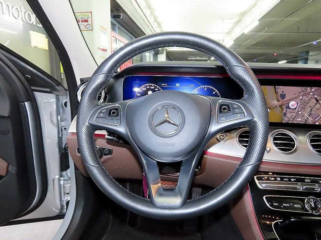 벤츠 E 클래스 E-클래스 W213 E350d 이미지 8