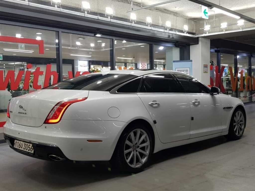 재규어 XJ XJ (X351) 3.0D 프리미엄 럭셔리 LWB 이미지 4