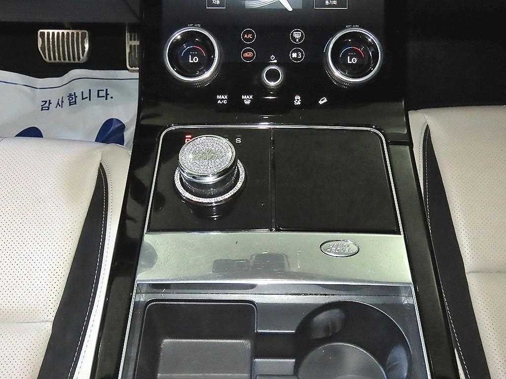 랜드로버 레인지로버 벨라 3.0 D300 R-다이나믹 SE 이미지 12