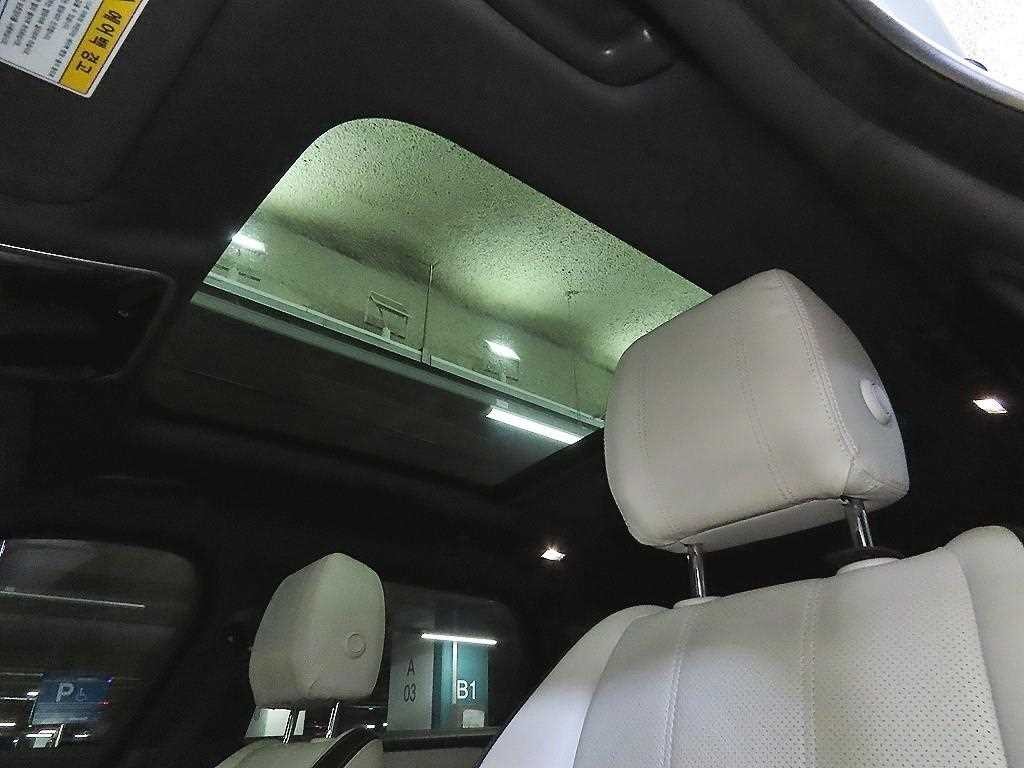 랜드로버 레인지로버 벨라 3.0 D300 R-다이나믹 SE 이미지 15