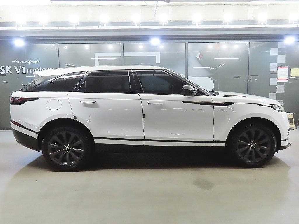 랜드로버 레인지로버 벨라 3.0 D300 R-다이나믹 SE 이미지 3