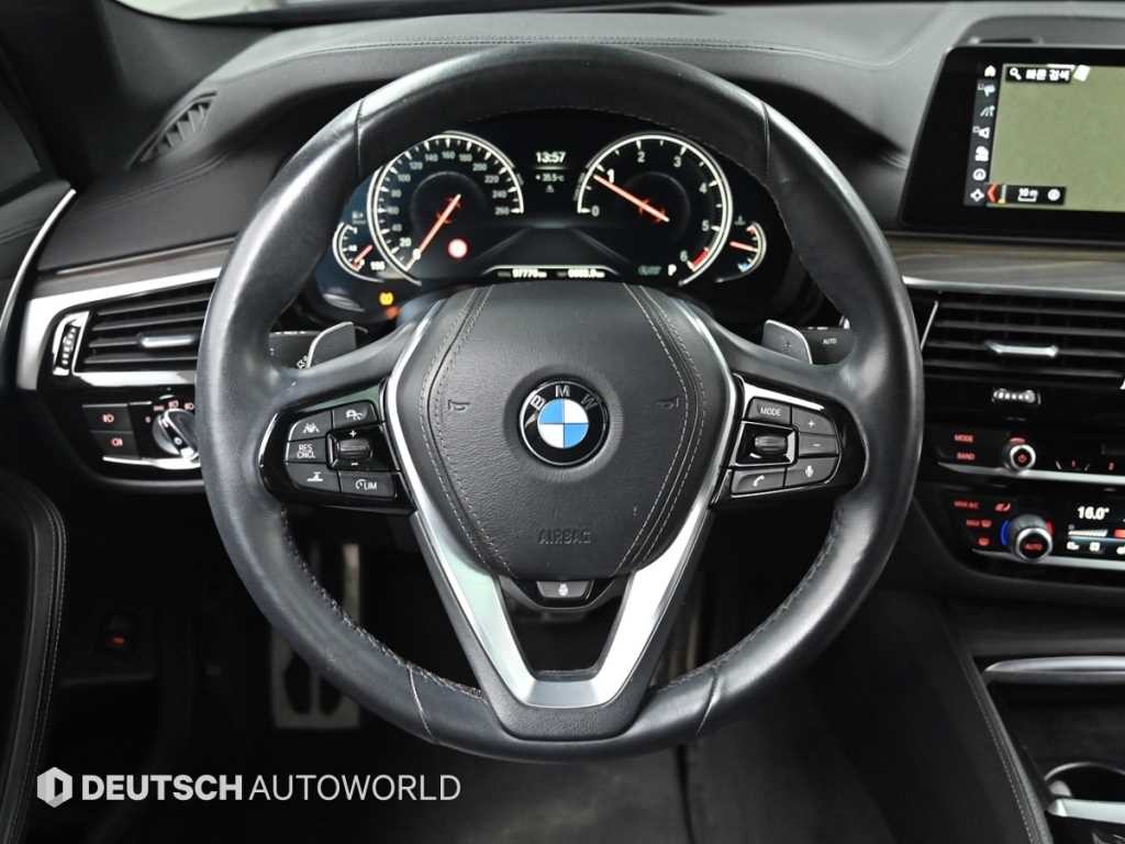 BMW 5시리즈 5시리즈 (G30) 520d M 스포츠 플러스 이미지 13
