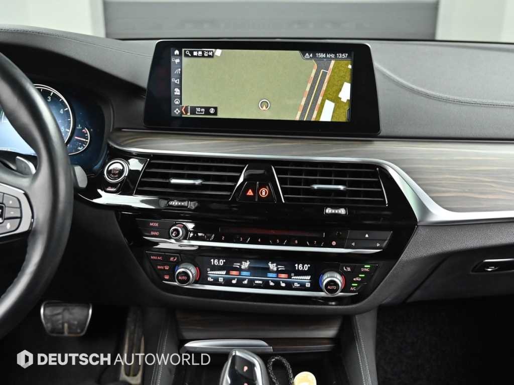 BMW 5시리즈 5시리즈 (G30) 520d M 스포츠 플러스 이미지 14