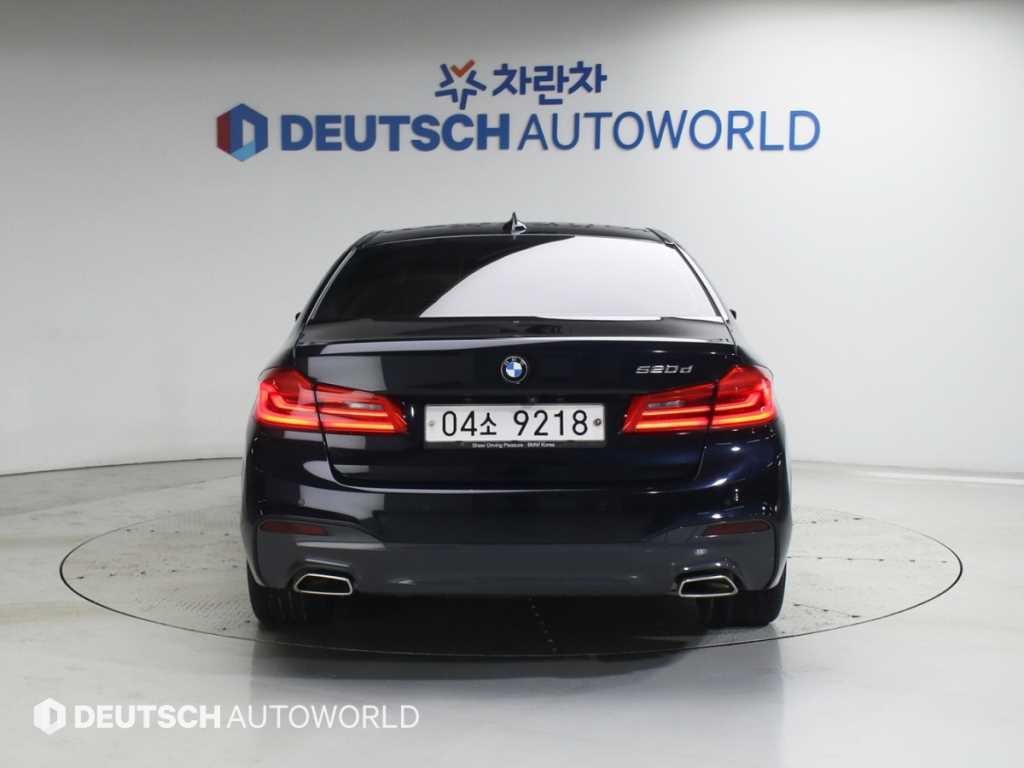 BMW 5시리즈 5시리즈 (G30) 520d M 스포츠 플러스 이미지 3