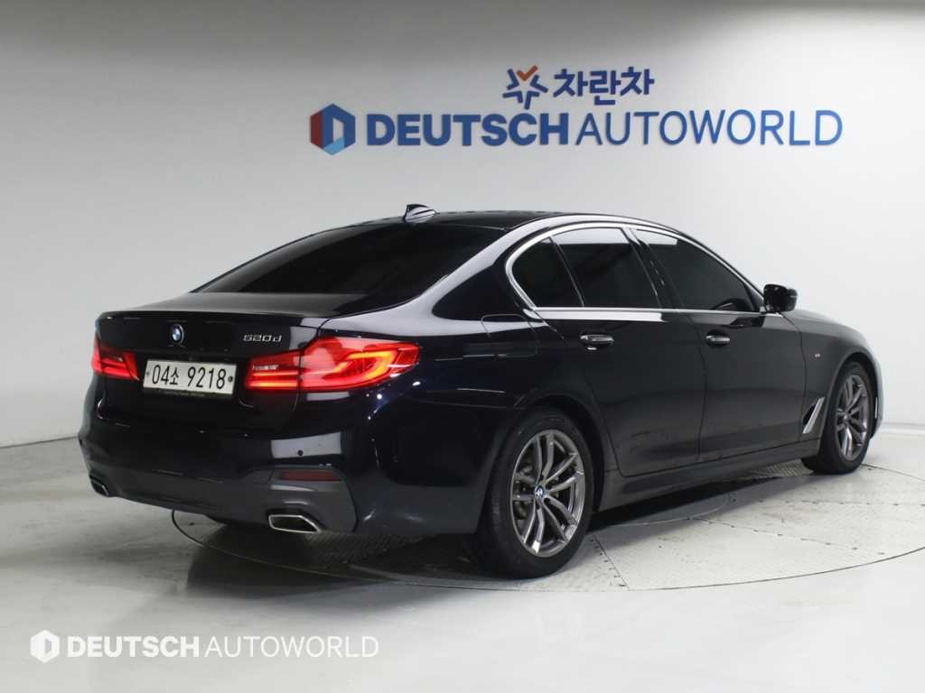 BMW 5시리즈 5시리즈 (G30) 520d M 스포츠 플러스 이미지 4