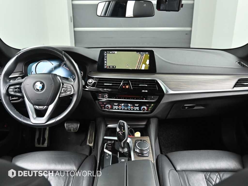 BMW 5시리즈 5시리즈 (G30) 520d M 스포츠 플러스 이미지 8