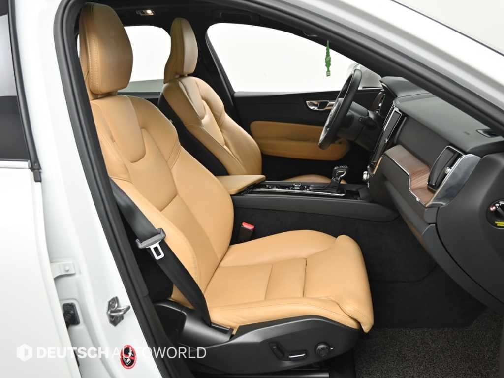 볼보 XC60 XC60(2세대) D5 AWD 모멘텀 이미지 10