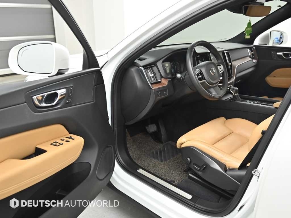 볼보 XC60 XC60(2세대) D5 AWD 모멘텀 이미지 11