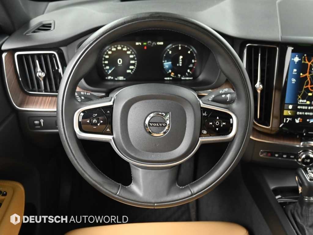 볼보 XC60 XC60(2세대) D5 AWD 모멘텀 이미지 13