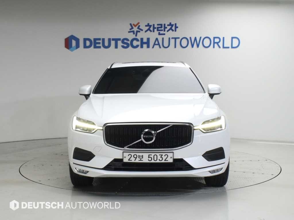 볼보 XC60 XC60(2세대) D5 AWD 모멘텀 이미지 3