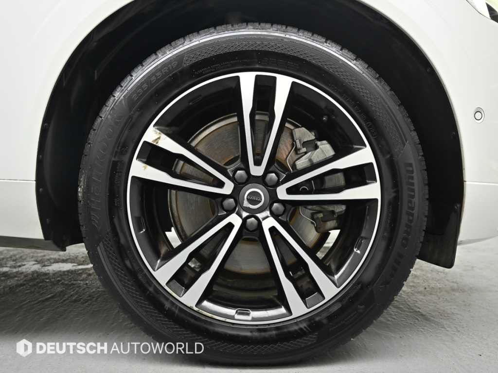 볼보 XC60 XC60(2세대) D5 AWD 모멘텀 이미지 5