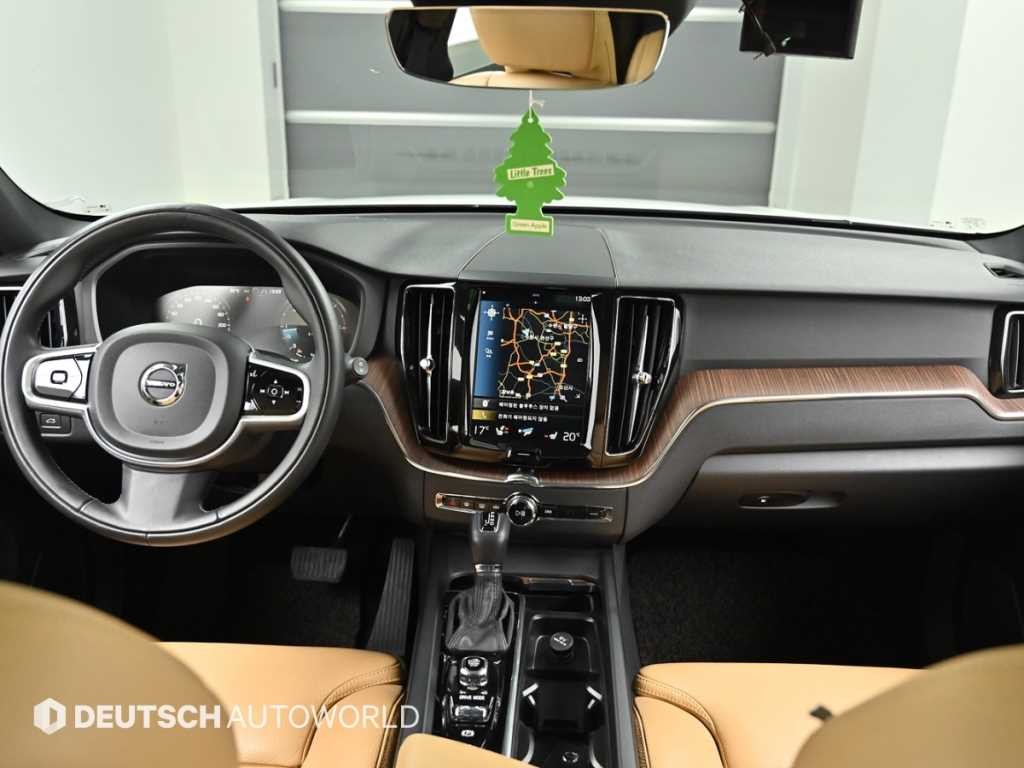 볼보 XC60 XC60(2세대) D5 AWD 모멘텀 이미지 7