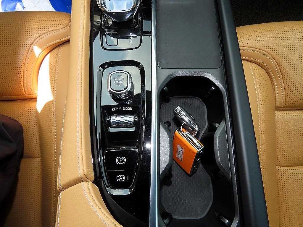 볼보 XC90 XC90 2세대 2.0 B6 AWD 인스크립션 이미지 13