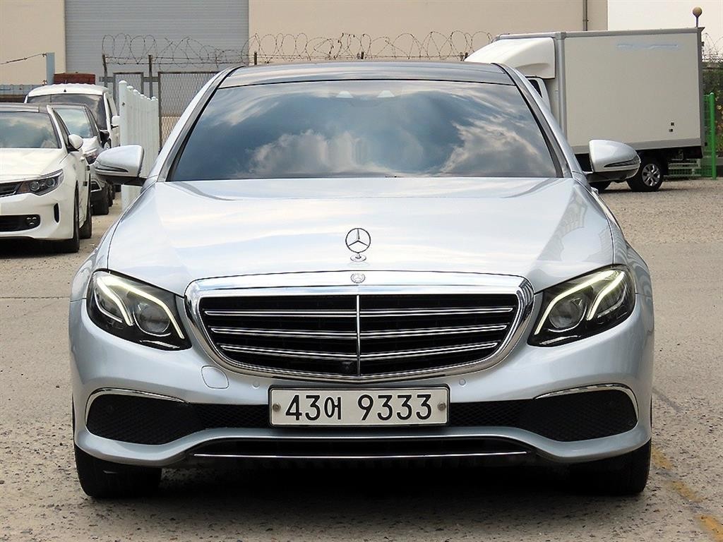 벤츠 E 클래스 E-클래스 W213 E300 익스클루시브 이미지 1