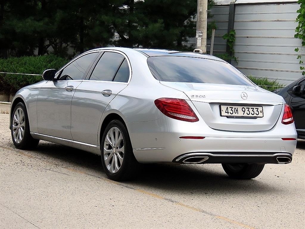 벤츠 E 클래스 E-클래스 W213 E300 익스클루시브 이미지 3