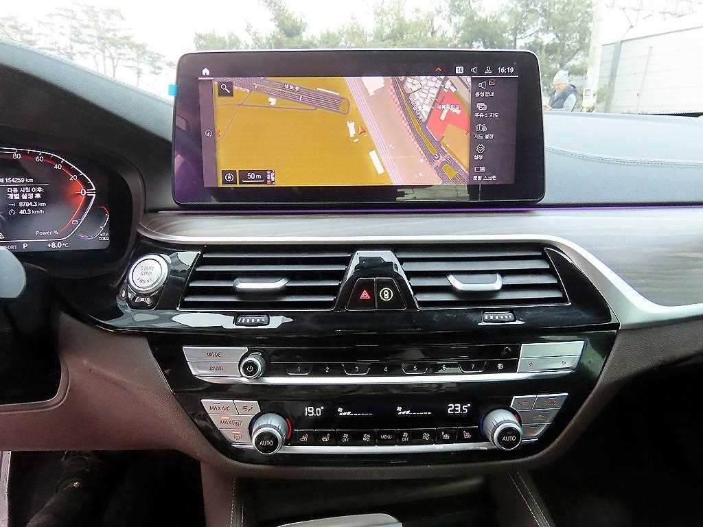 BMW 5시리즈 5시리즈 (G30) 523d 럭셔리 이미지 13