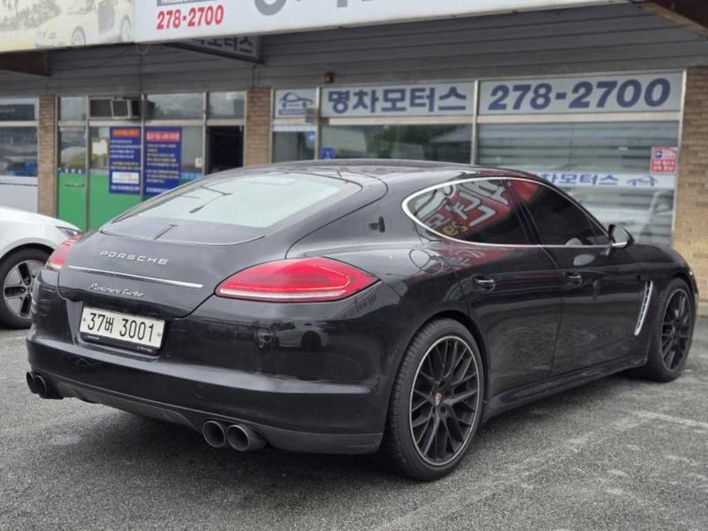 포르쉐 파나메라 4.8 터보 이미지 4
