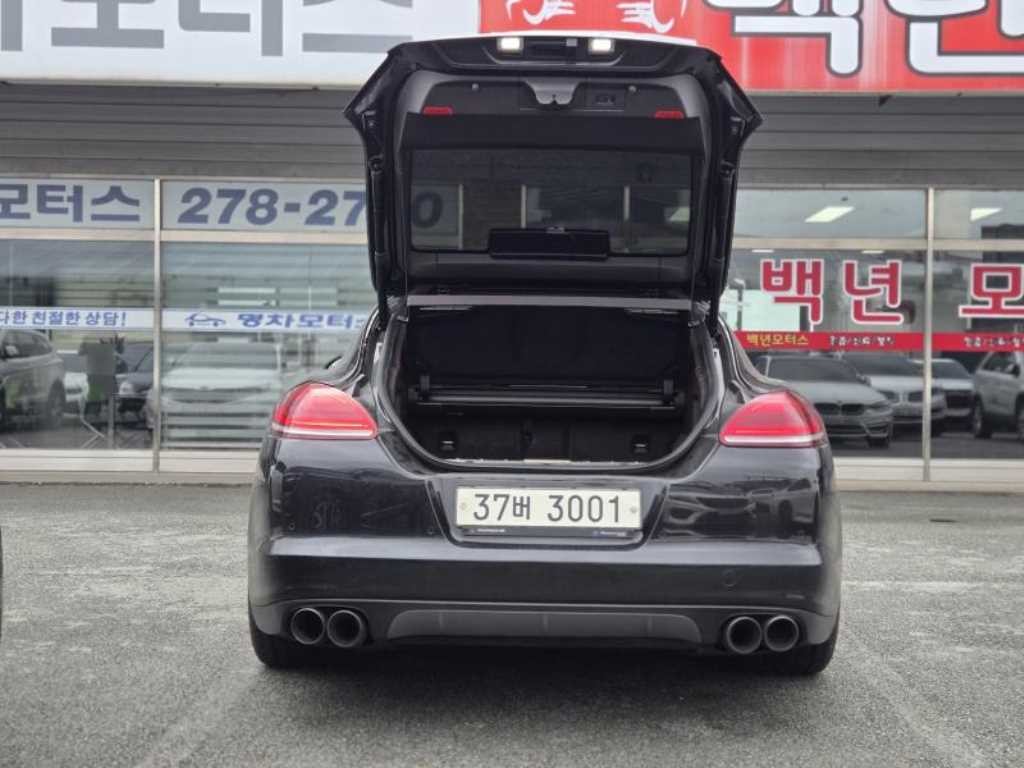 포르쉐 파나메라 4.8 터보 이미지 5