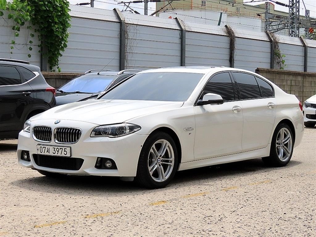 BMW 5시리즈 5시리즈 (F10) 520d M 에어로다이나믹 이미지 2
